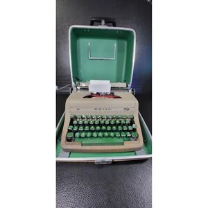 Royal Quiet De Luxe Suit Case Typewriter Floating Green Keys/Original Case‎ 1953